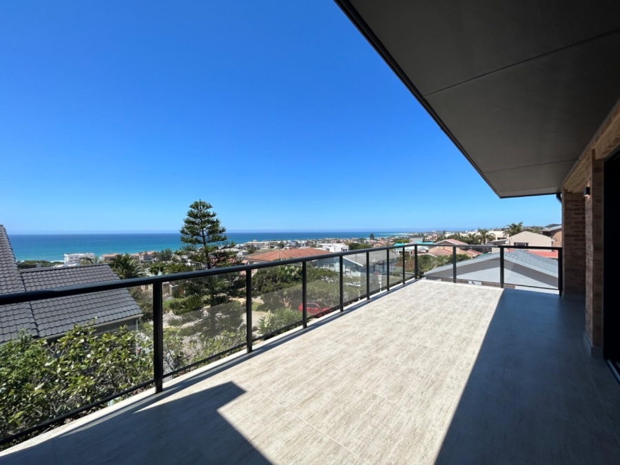 4 Bedroom Property for Sale in Wavecrest Eastern Cape